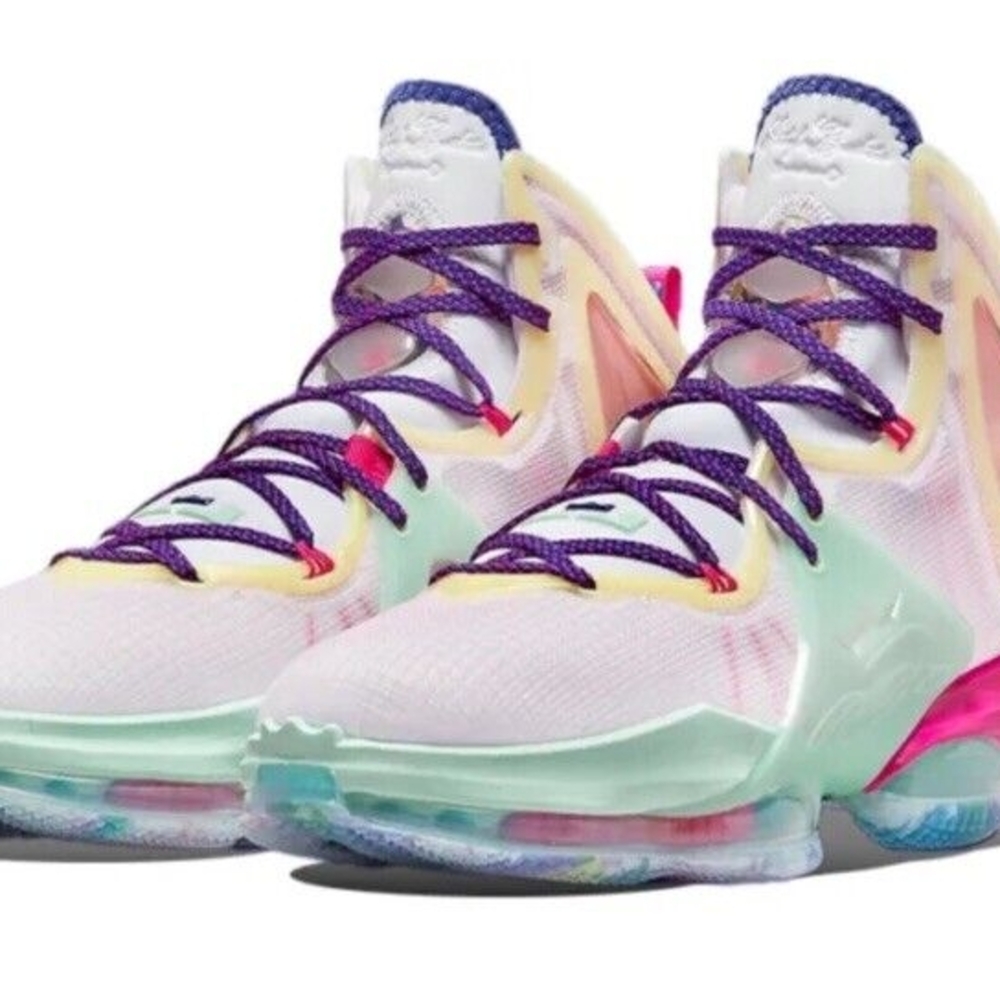 Nike Lebron 19 Vakentines Day
